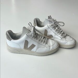 Veja Women's White Sneakers v-12